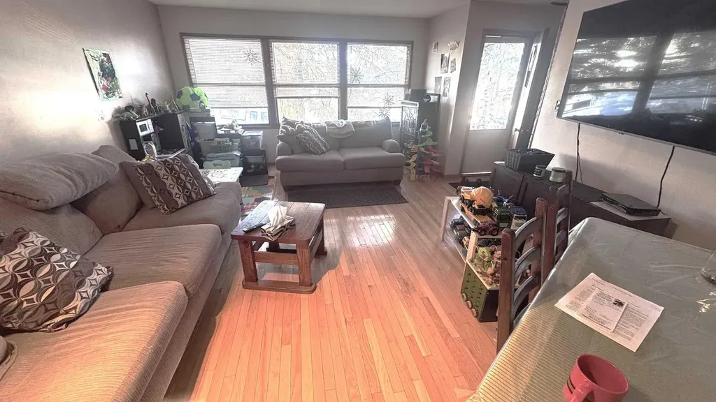 6503 33 Avenue NW Calgary AB T3B 1K9