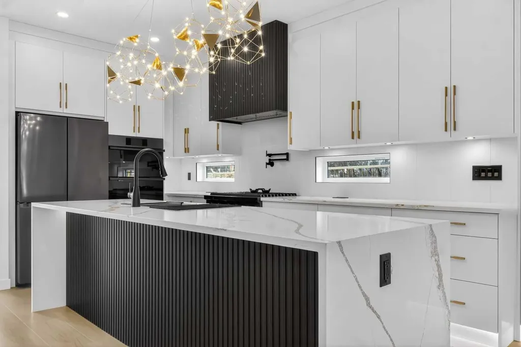 720 52 Avenue SW Calgary AB T2V 0B5