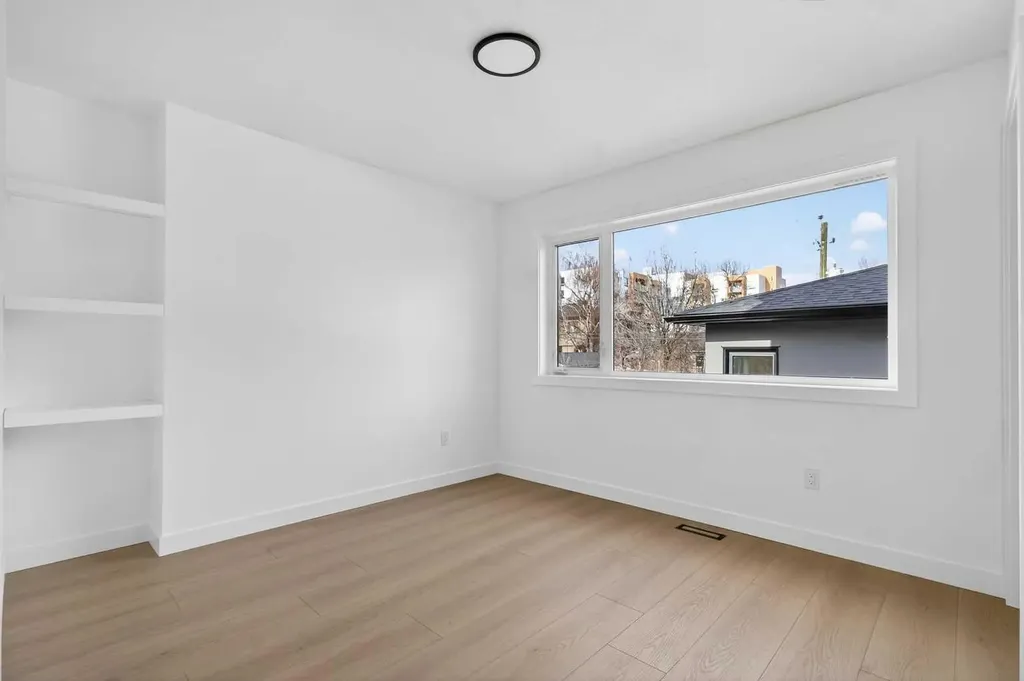 720 52 Avenue SW Calgary AB T2V 0B5