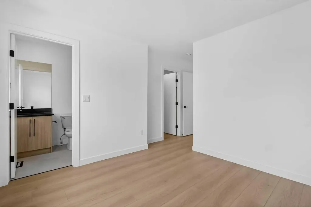 720 52 Avenue SW Calgary AB T2V 0B5