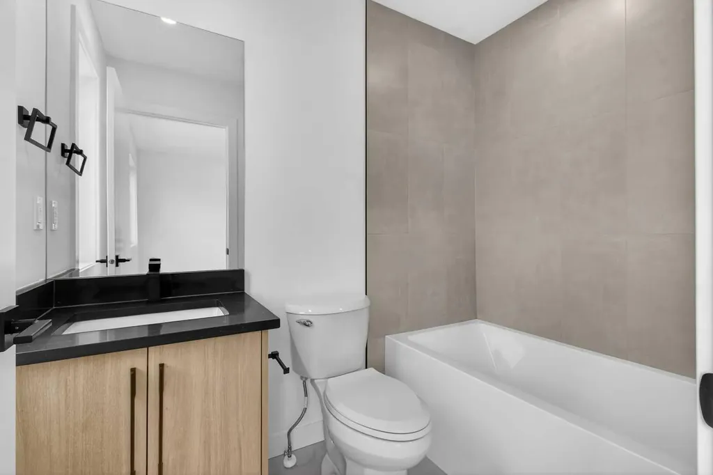 720 52 Avenue SW Calgary AB T2V 0B5