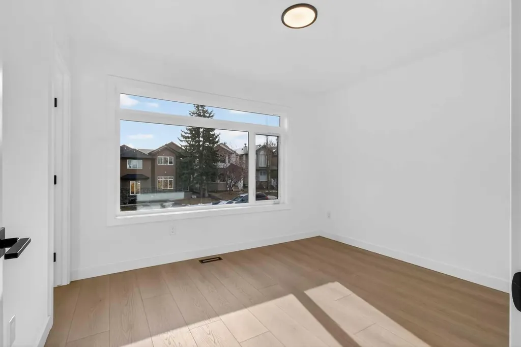 720 52 Avenue SW Calgary AB T2V 0B5
