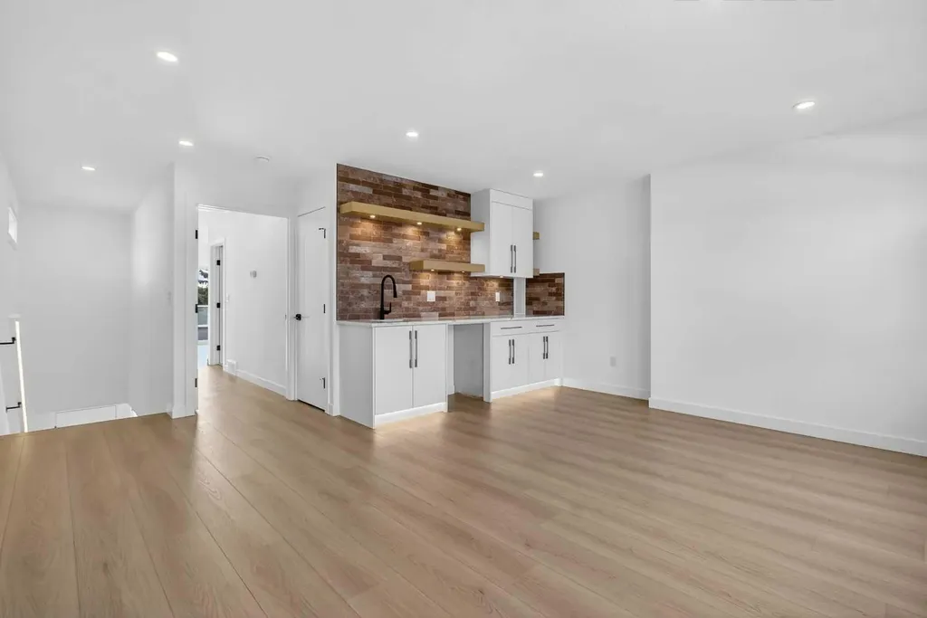 720 52 Avenue SW Calgary AB T2V 0B5