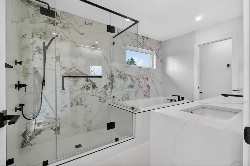 720 52 Avenue SW Calgary AB T2V 0B5