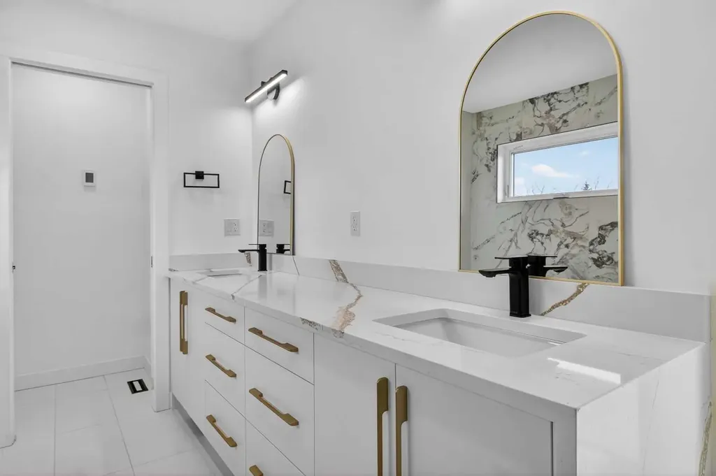 720 52 Avenue SW Calgary AB T2V 0B5
