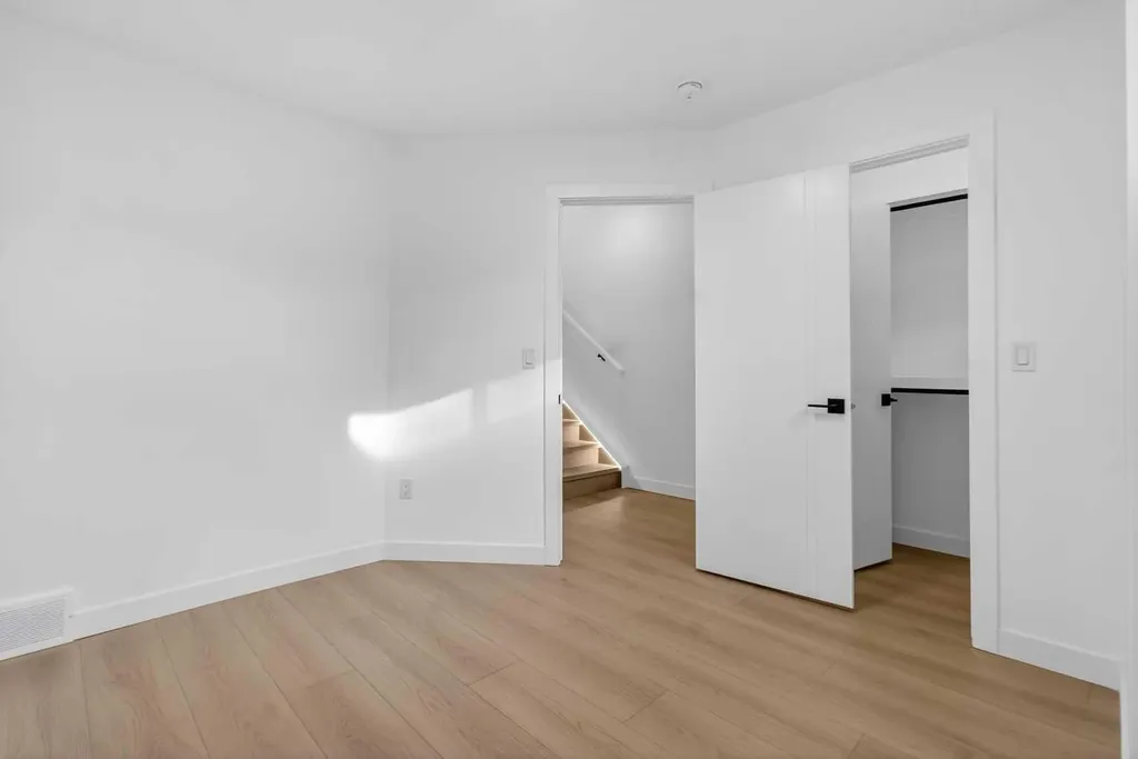 720 52 Avenue SW Calgary AB T2V 0B5