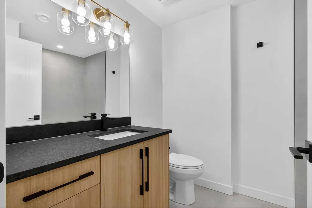 720 52 Avenue SW Calgary AB T2V 0B5