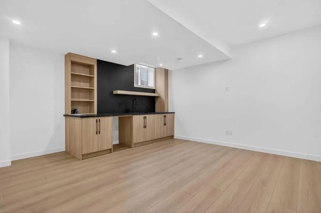 720 52 Avenue SW Calgary AB T2V 0B5