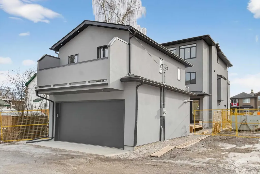 720 52 Avenue SW Calgary AB T2V 0B5