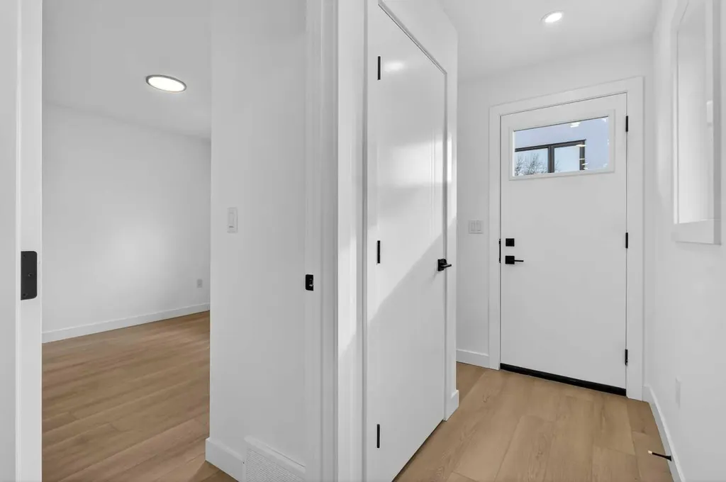 720 52 Avenue SW Calgary AB T2V 0B5