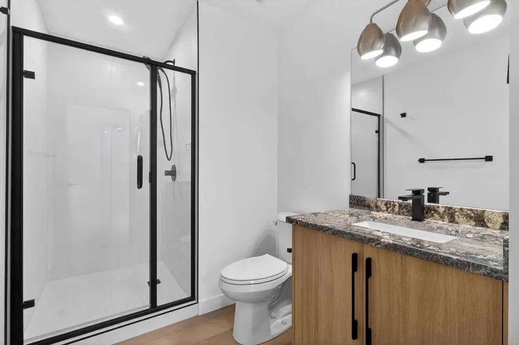 720 52 Avenue SW Calgary AB T2V 0B5