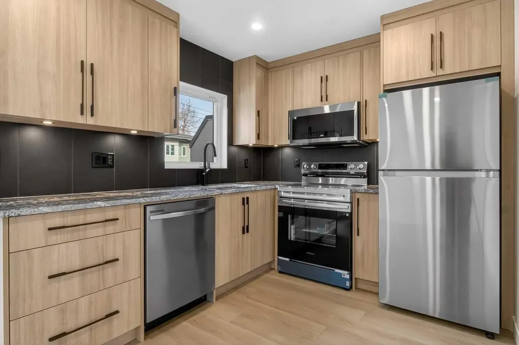 720 52 Avenue SW Calgary AB T2V 0B5