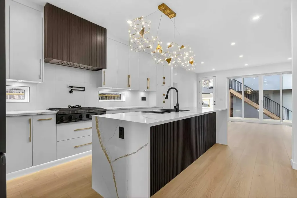 720 52 Avenue SW Calgary AB T2V 0B5