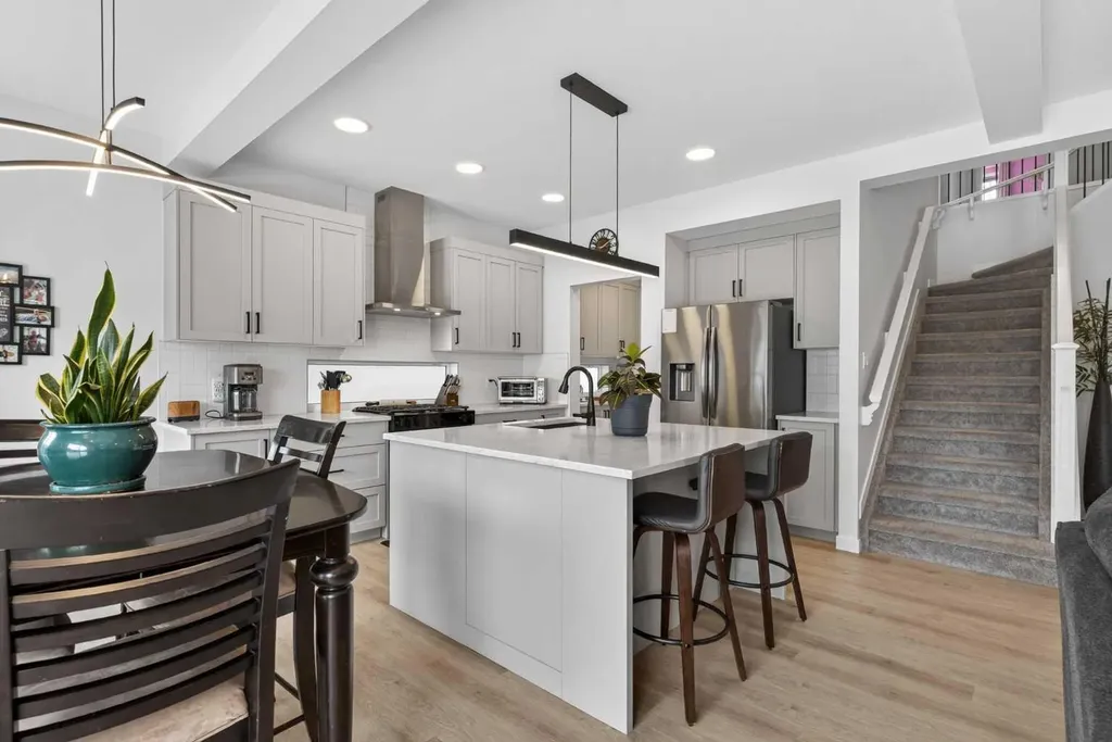 553 Baywater Manor SW Airdrie AB T4B 5R7