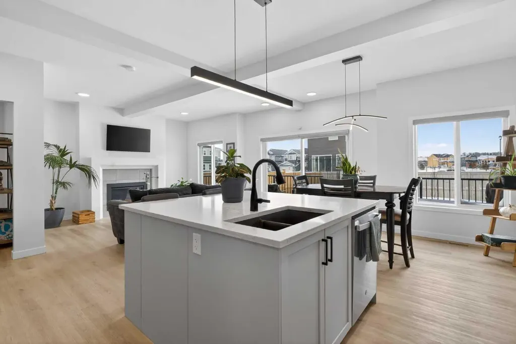 553 Baywater Manor SW Airdrie AB T4B 5R7