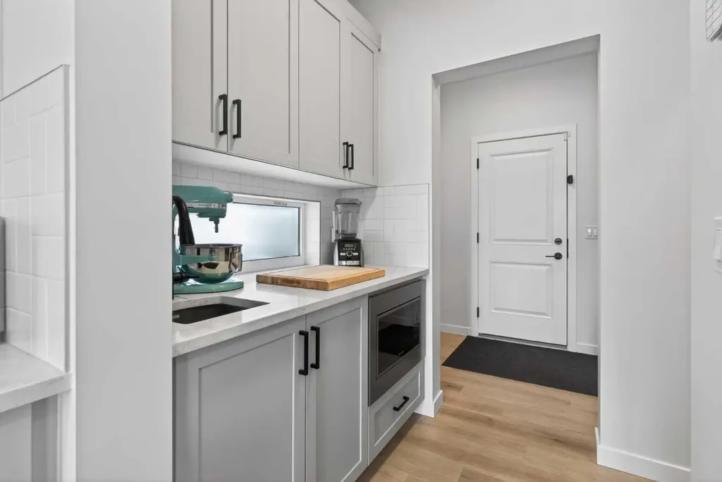 553 Baywater Manor SW Airdrie AB T4B 5R7