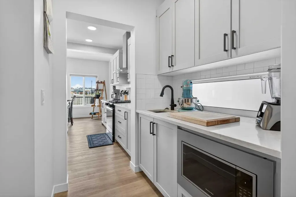 553 Baywater Manor SW Airdrie AB T4B 5R7