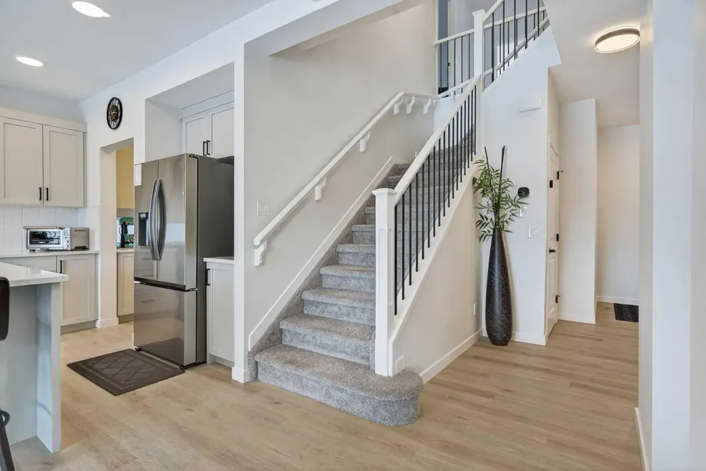 553 Baywater Manor SW Airdrie AB T4B 5R7