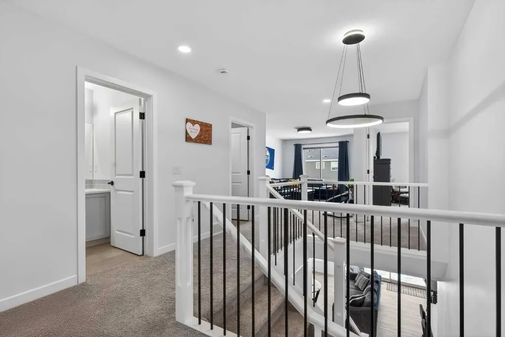 553 Baywater Manor SW Airdrie AB T4B 5R7