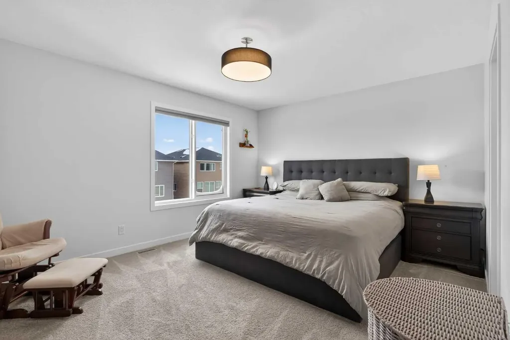 553 Baywater Manor SW Airdrie AB T4B 5R7