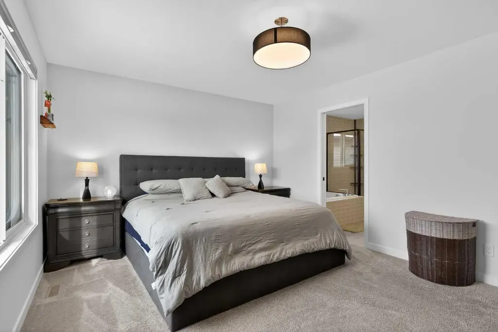 553 Baywater Manor SW Airdrie AB T4B 5R7