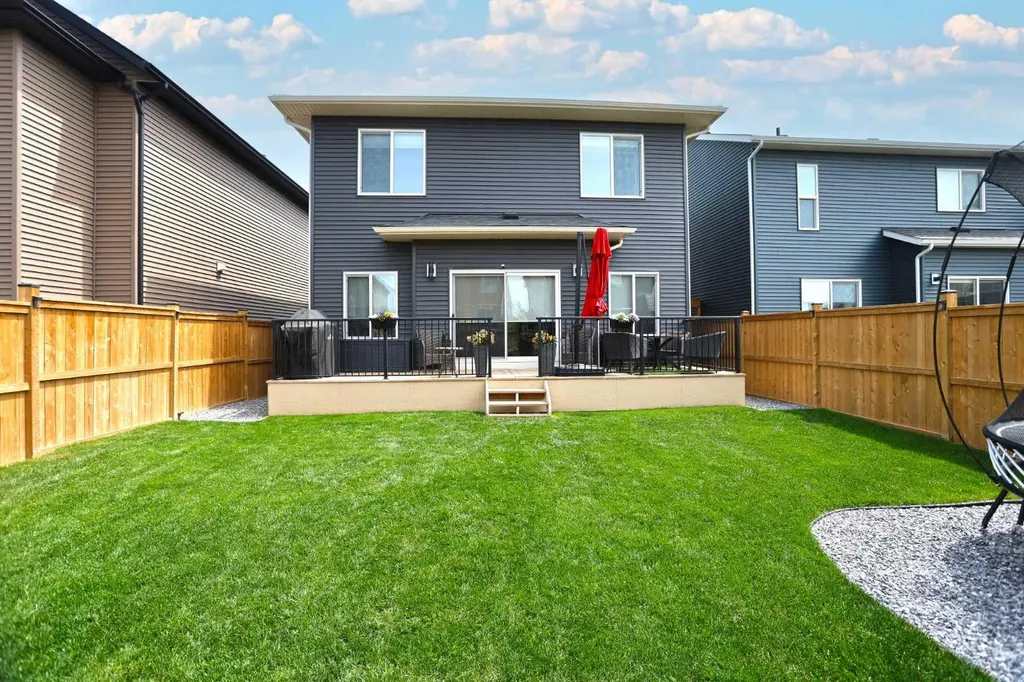 553 Baywater Manor SW Airdrie AB T4B 5R7