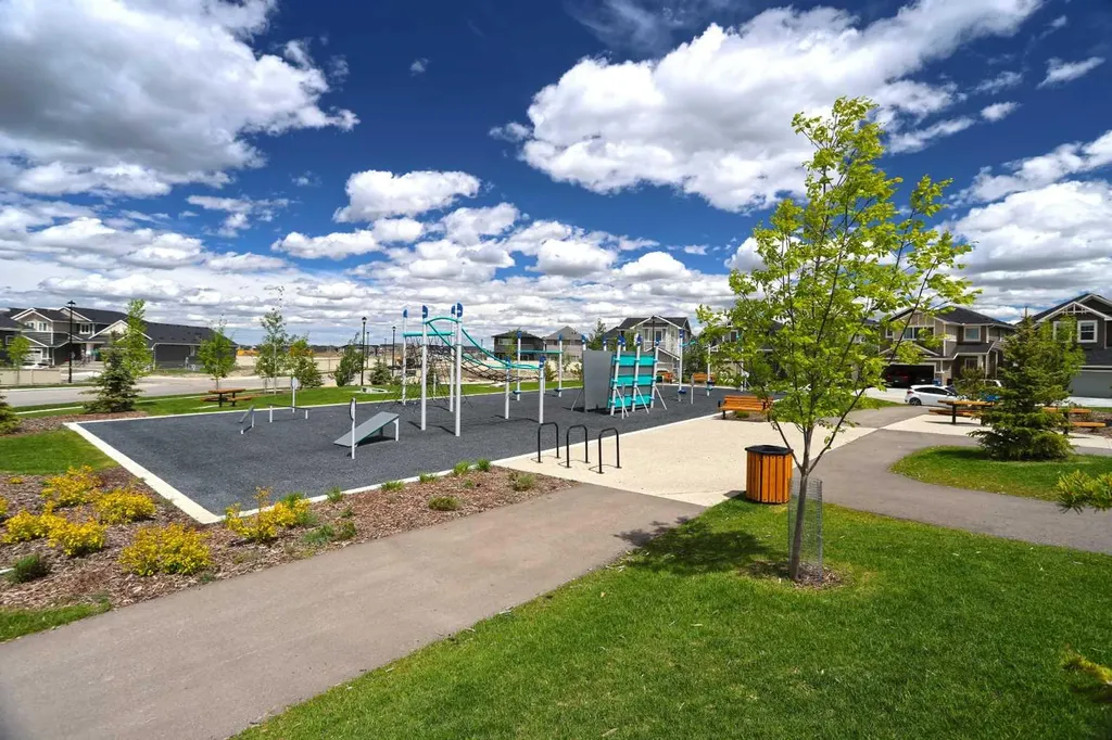 553 Baywater Manor SW Airdrie AB T4B 5R7