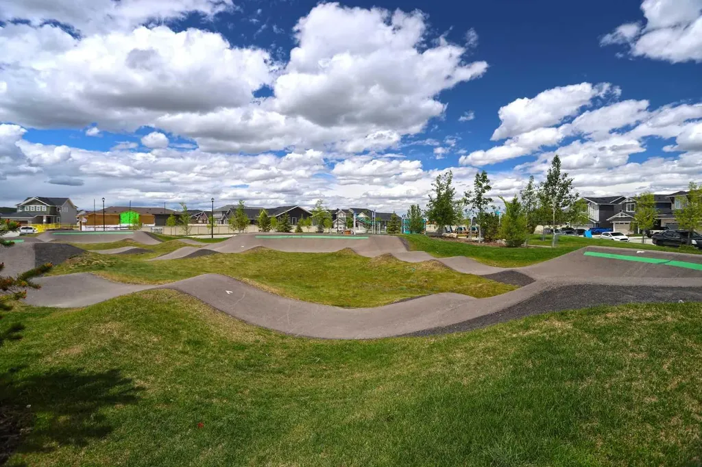 553 Baywater Manor SW Airdrie AB T4B 5R7