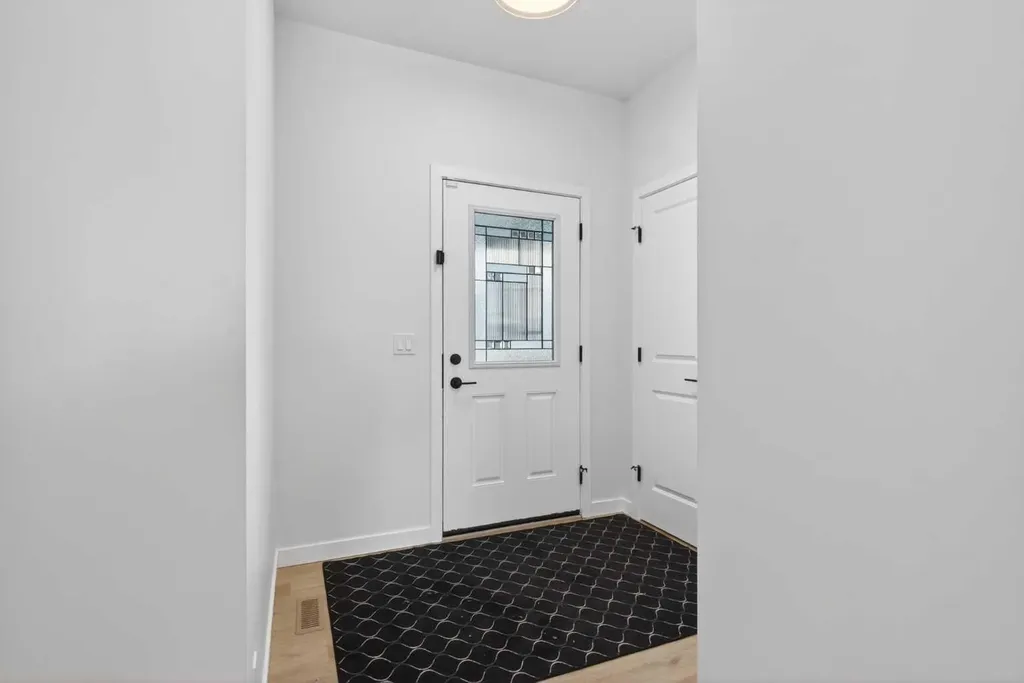 553 Baywater Manor SW Airdrie AB T4B 5R7