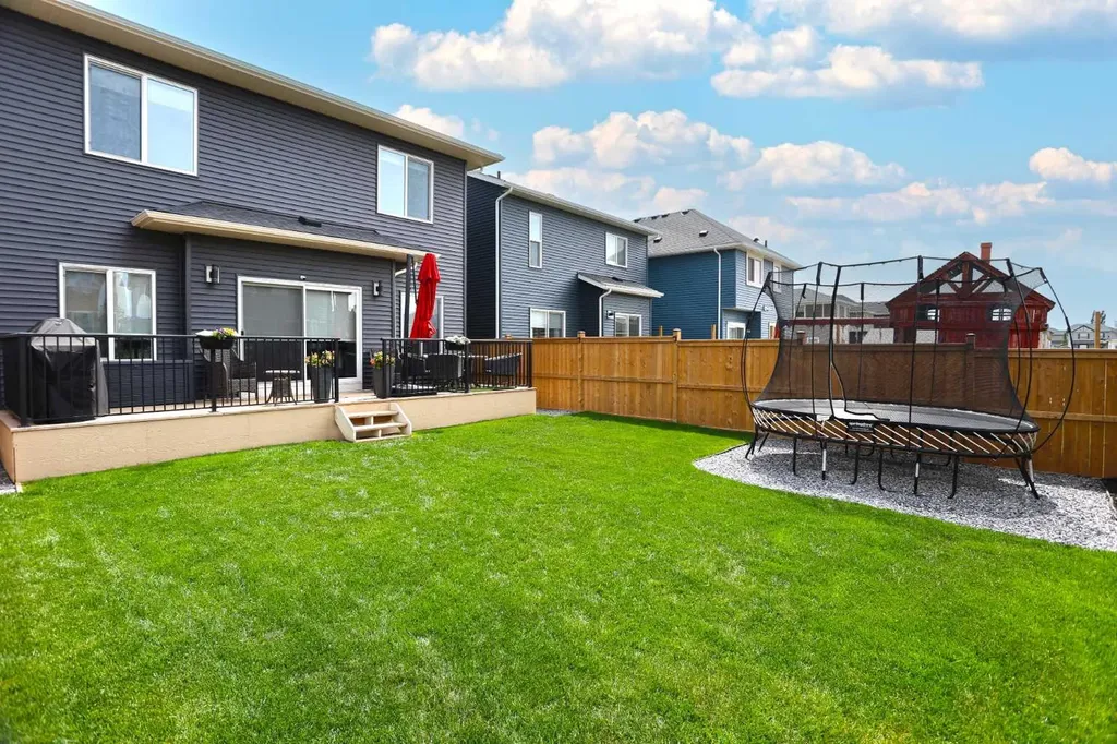 553 Baywater Manor SW Airdrie AB T4B 5R7