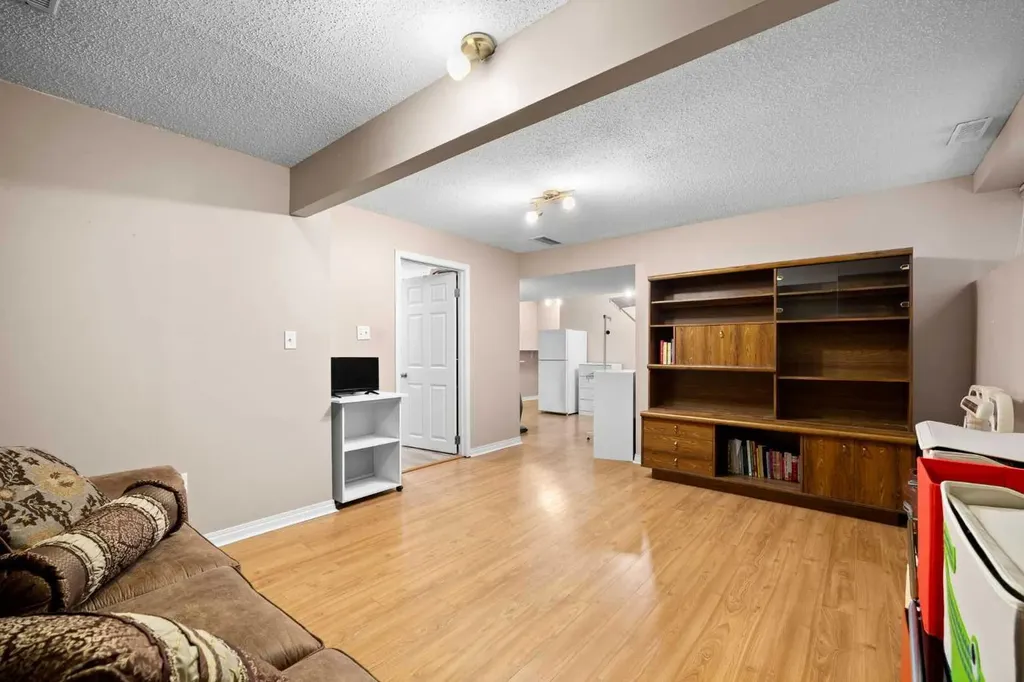 73 Sunset Heights Cochrane AB T4C 0C7