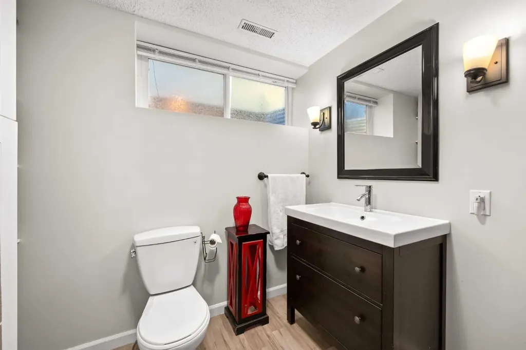 73 Sunset Heights Cochrane AB T4C 0C7