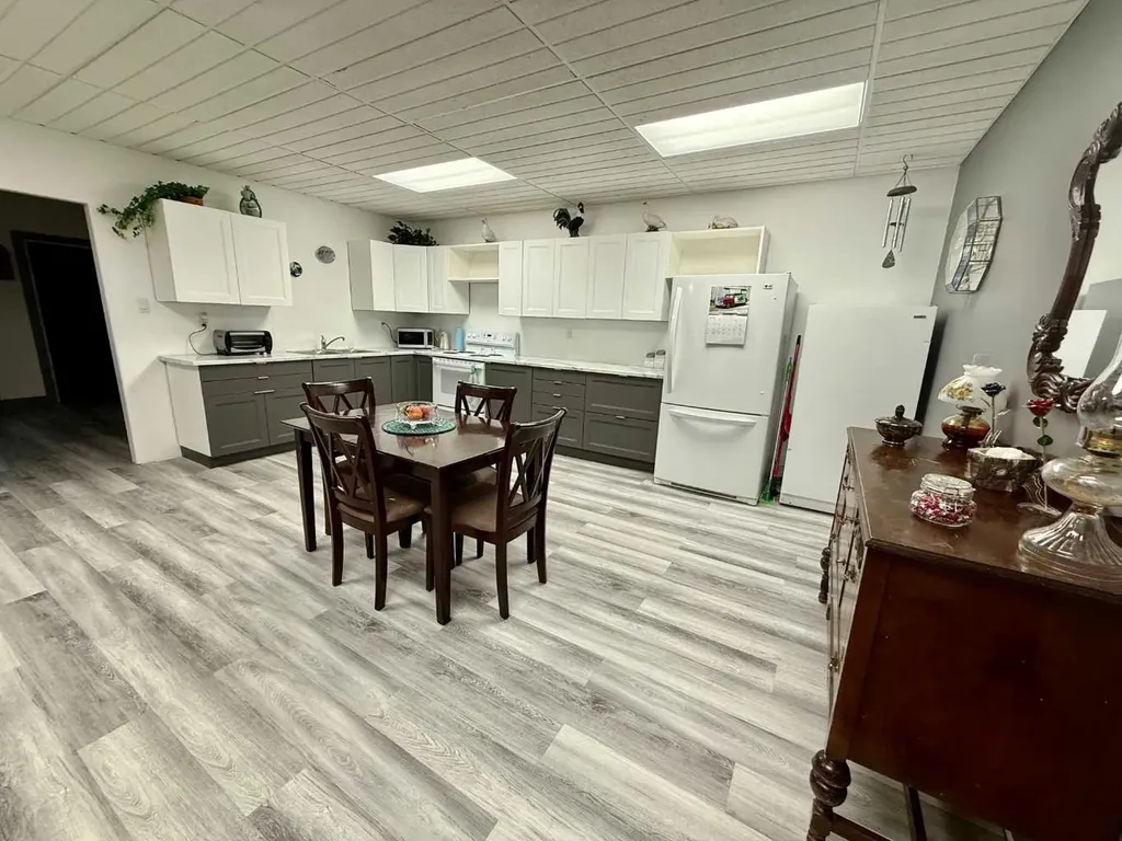 24403 East River Road Hinton AB T7V 0A3