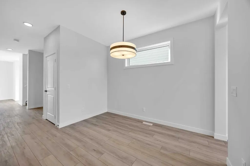 26 Versant Path SW Calgary AB T2Y 0Z4
