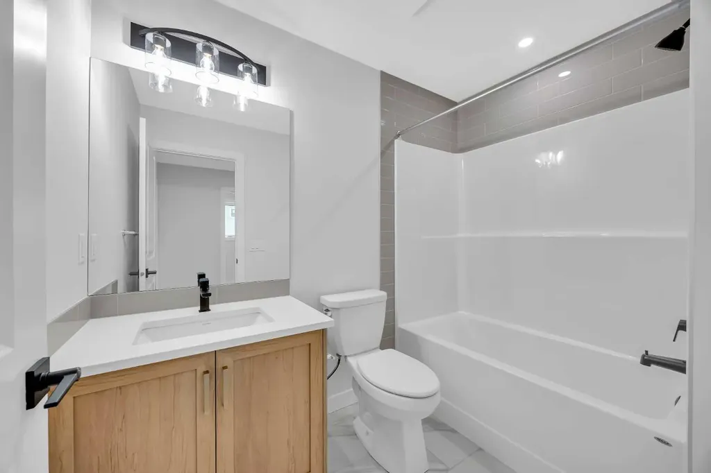 26 Versant Path SW Calgary AB T2Y 0Z4