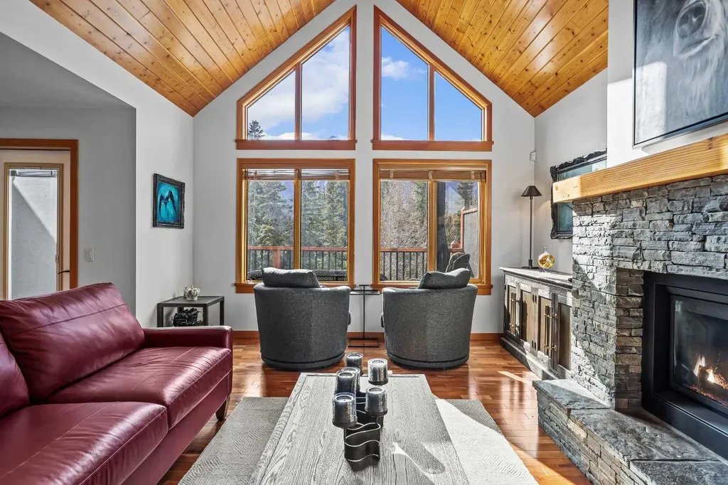 Canmore AB, 7 Creekside Mews