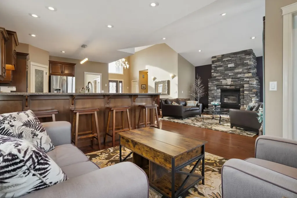 3804 69a Street Close Camrose AB T4V 5A8