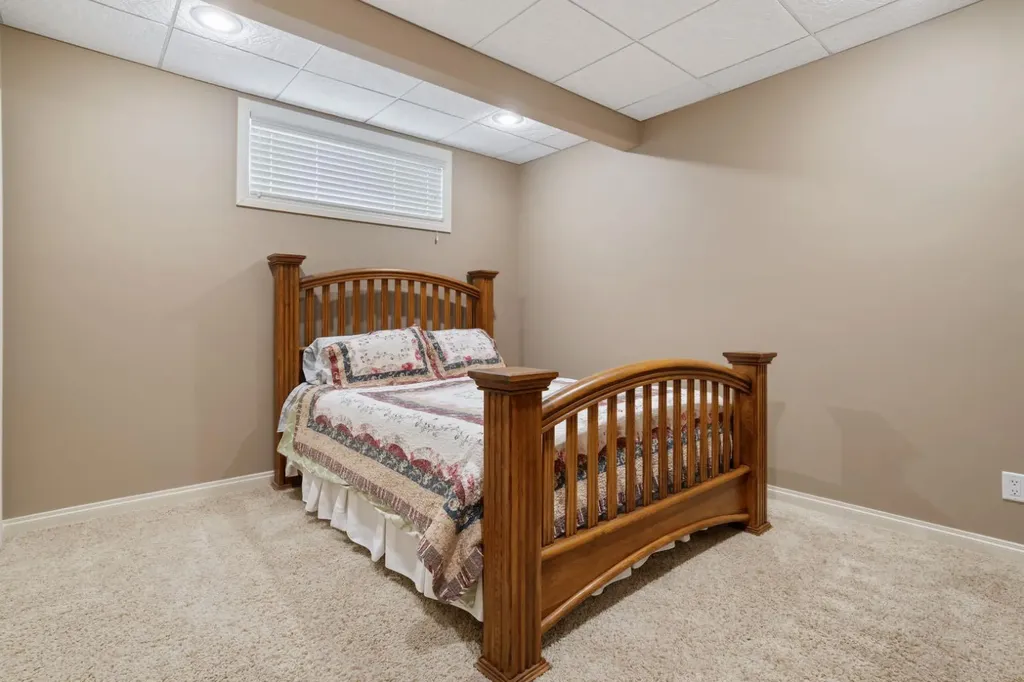 3804 69a Street Close Camrose AB T4V 5A8