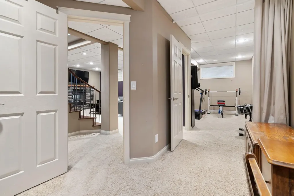 3804 69a Street Close Camrose AB T4V 5A8