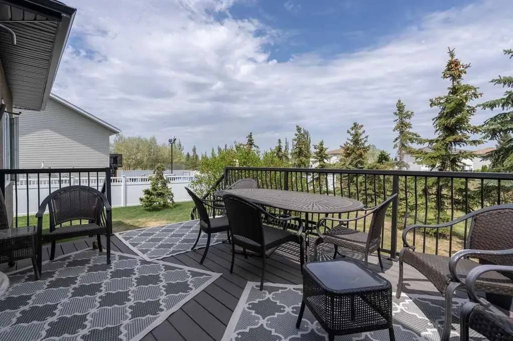3804 69a Street Close Camrose AB T4V 5A8