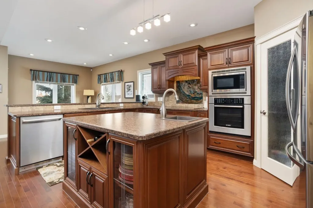3804 69a Street Close Camrose AB T4V 5A8
