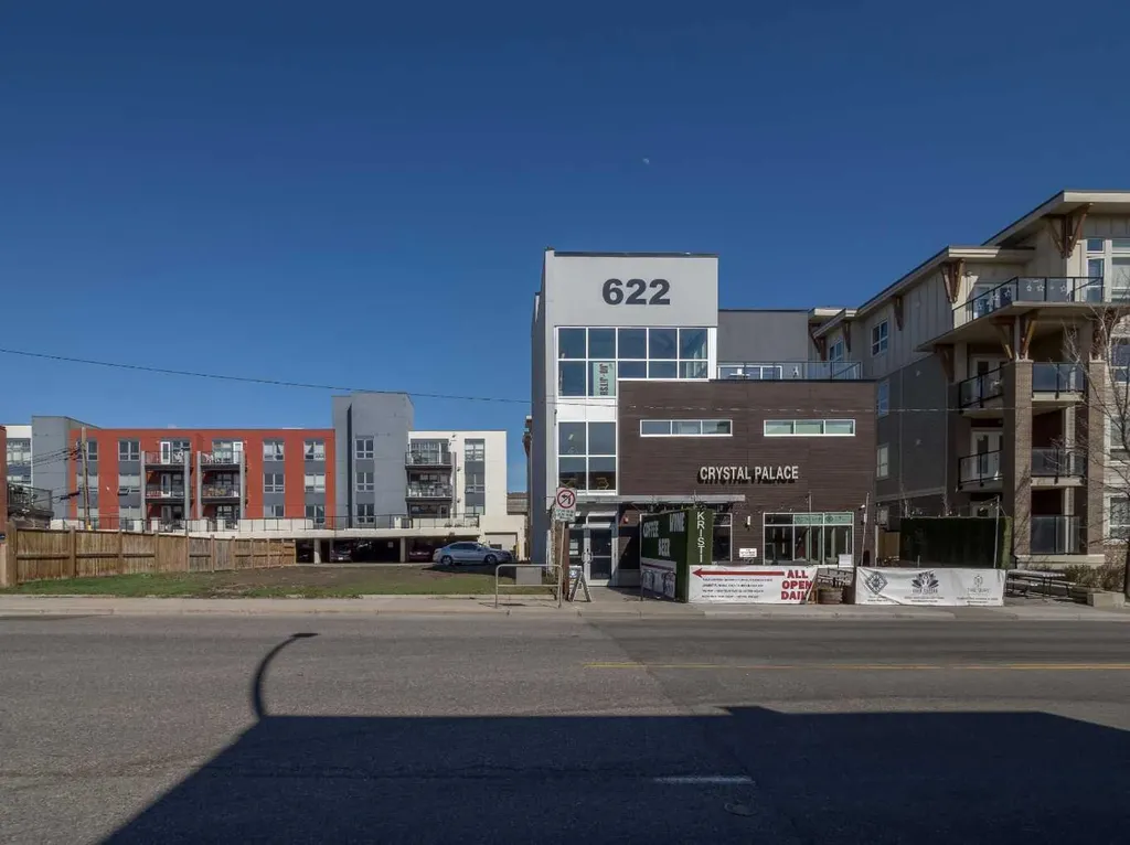 622 Edmonton Trail NE Calgary AB T2E 3J4