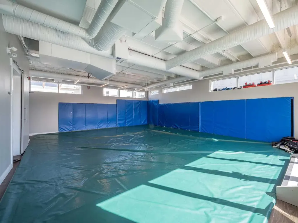 622 Edmonton Trail NE Calgary AB T2E 3J4