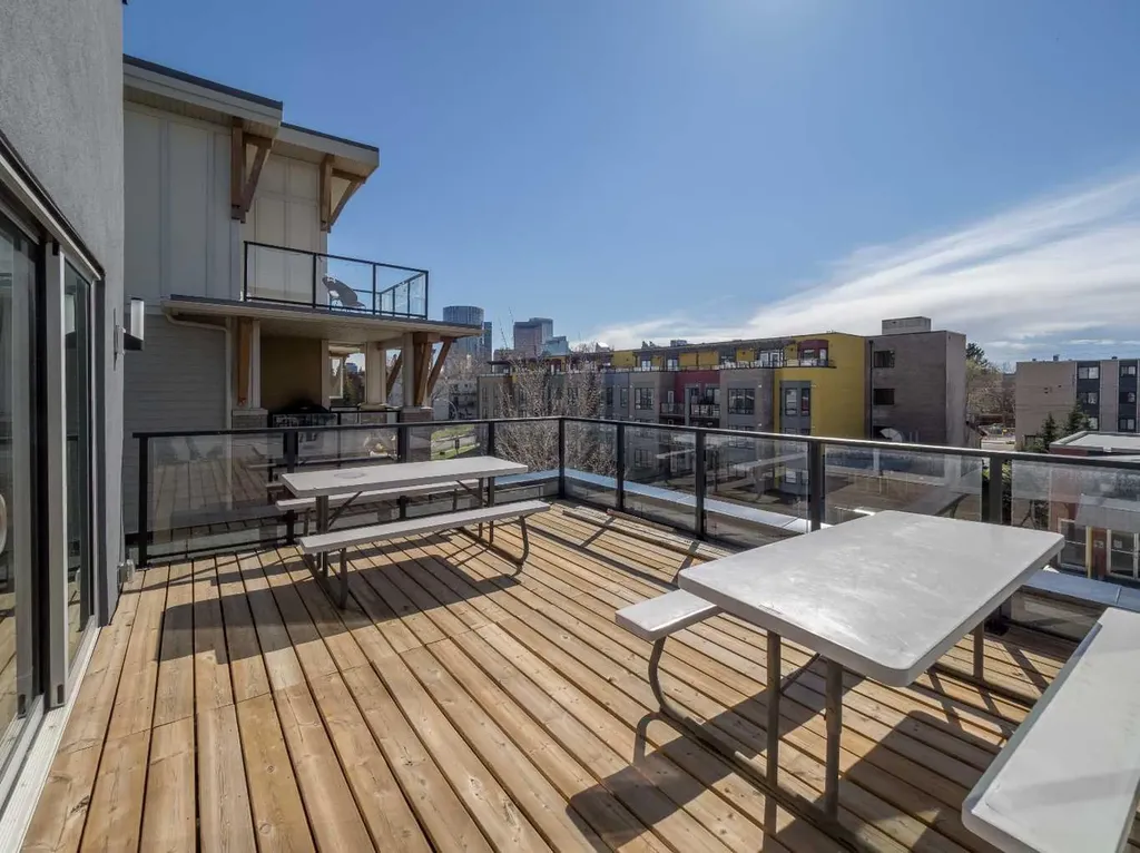 622 Edmonton Trail NE Calgary AB T2E 3J4