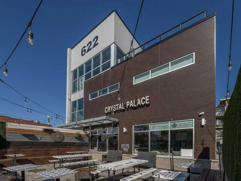 622 Edmonton Trail NE Calgary AB T2E 3J4