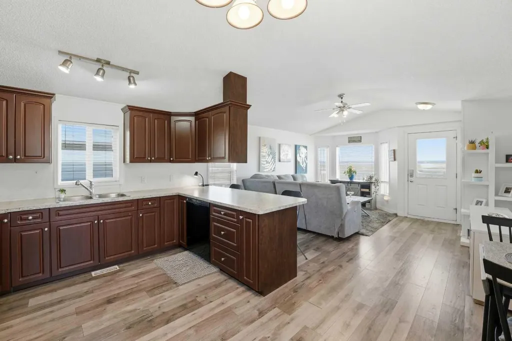 106 Bayshore Drive Sylvan Lake AB T4S 0A7