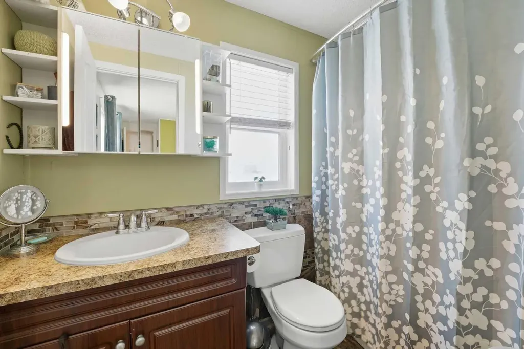 106 Bayshore Drive Sylvan Lake AB T4S 0A7