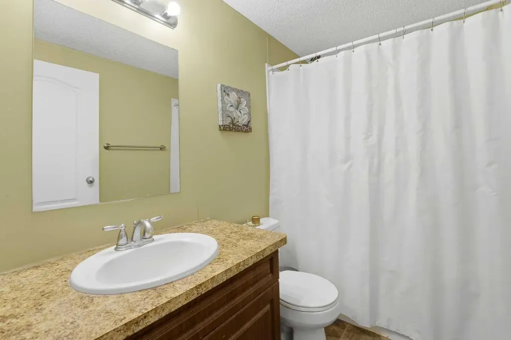 106 Bayshore Drive Sylvan Lake AB T4S 0A7