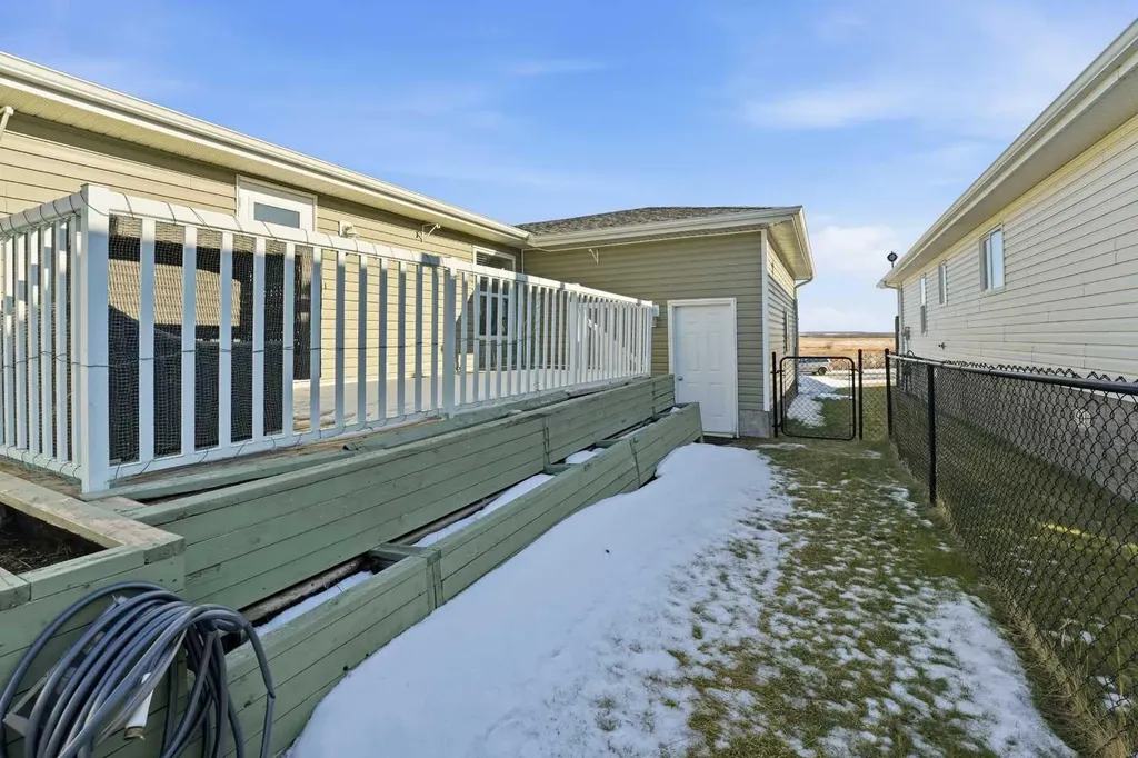 106 Bayshore Drive Sylvan Lake AB T4S 0A7