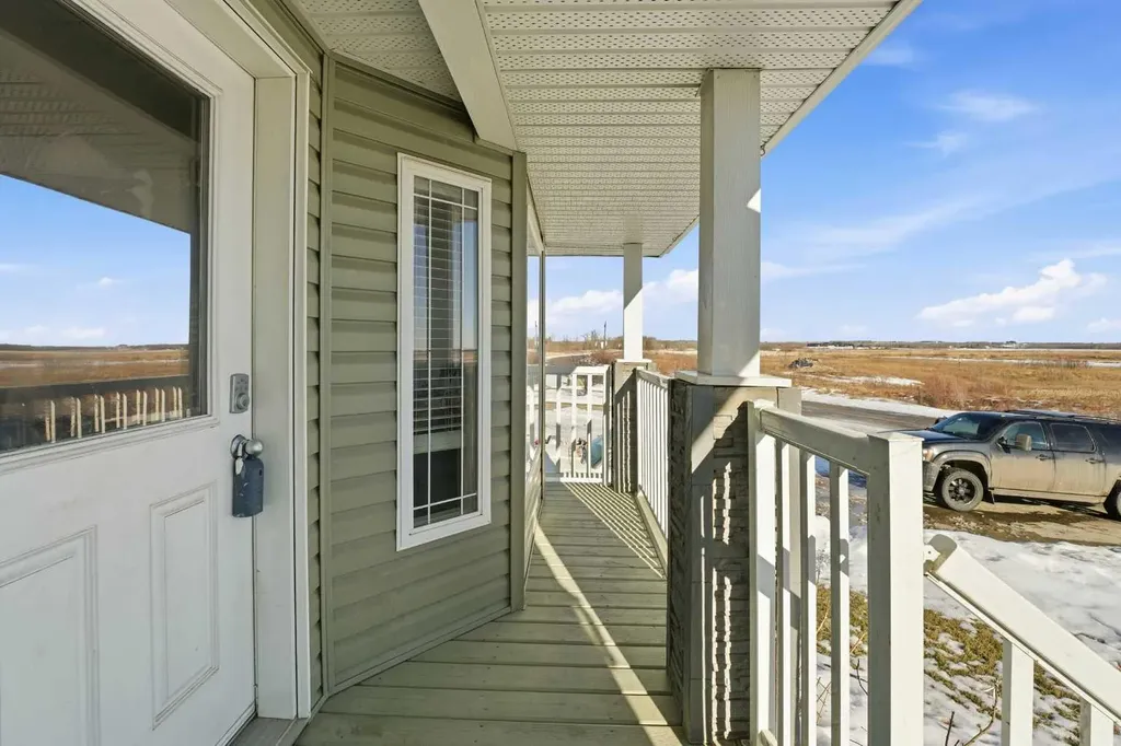 106 Bayshore Drive Sylvan Lake AB T4S 0A7